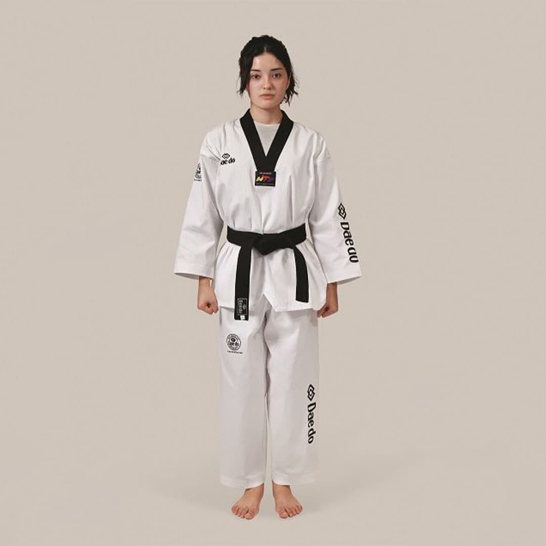 Image showing a size chart alongside models wearing perfectly fitting karate uniforms suitable for all ages.
